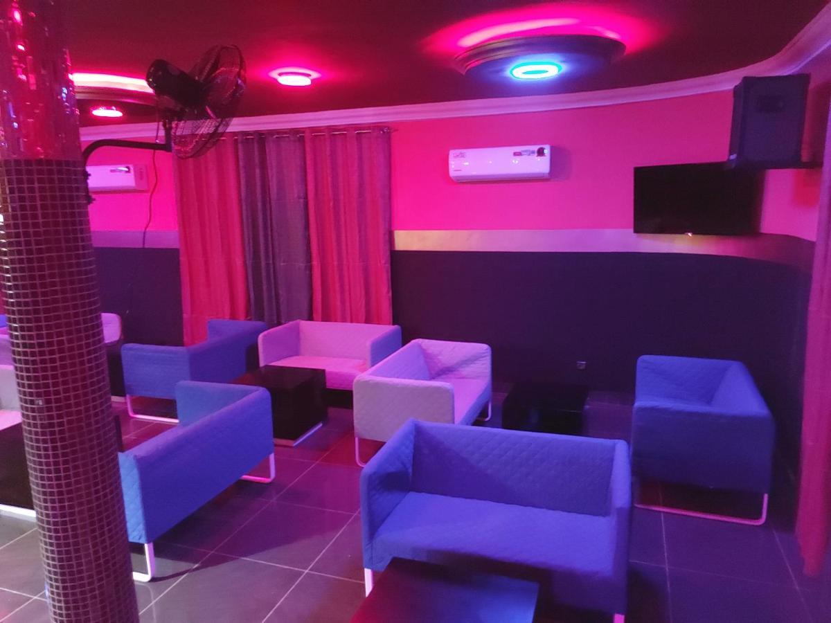 Royal Blue Guest House & Bar 洛美 外观 照片