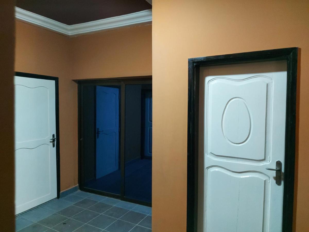 Royal Blue Guest House & Bar 洛美 外观 照片