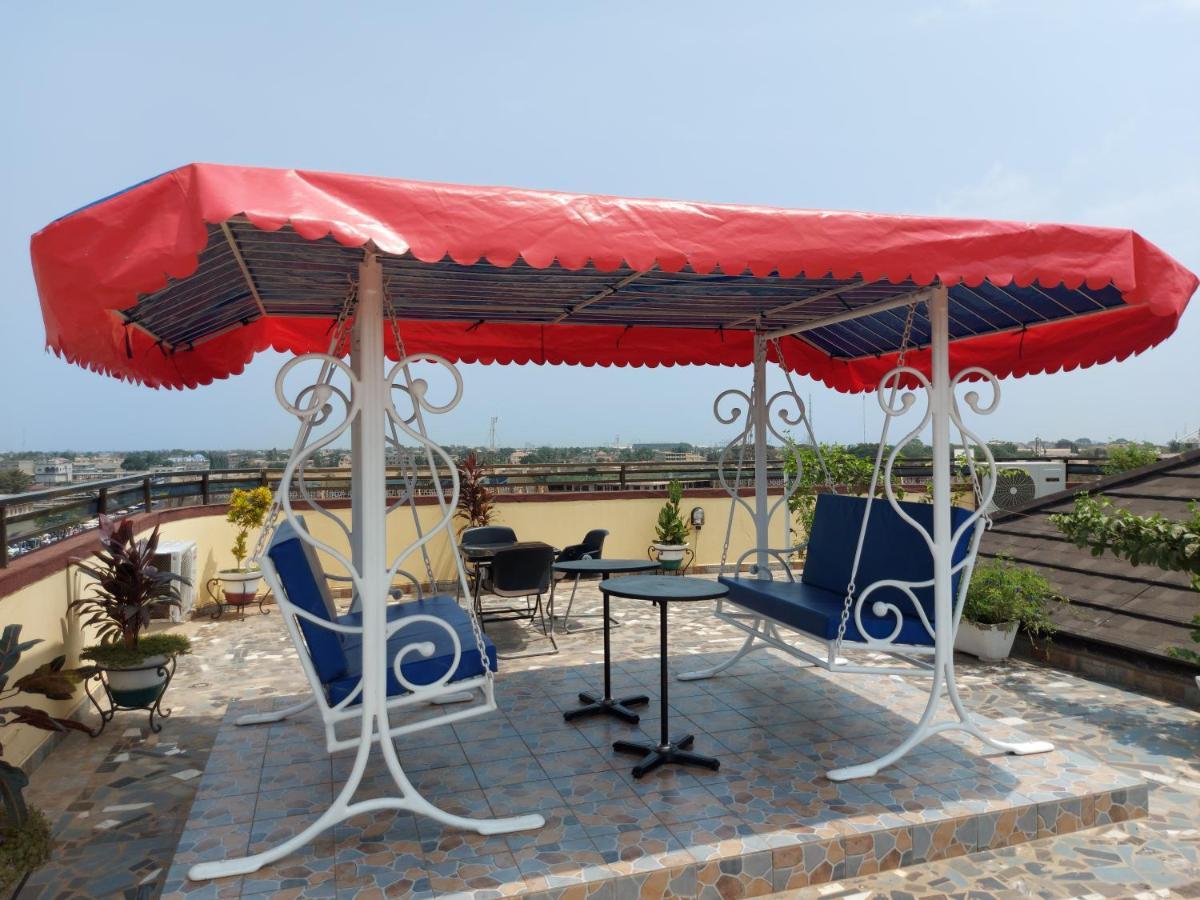 Royal Blue Guest House & Bar 洛美 外观 照片