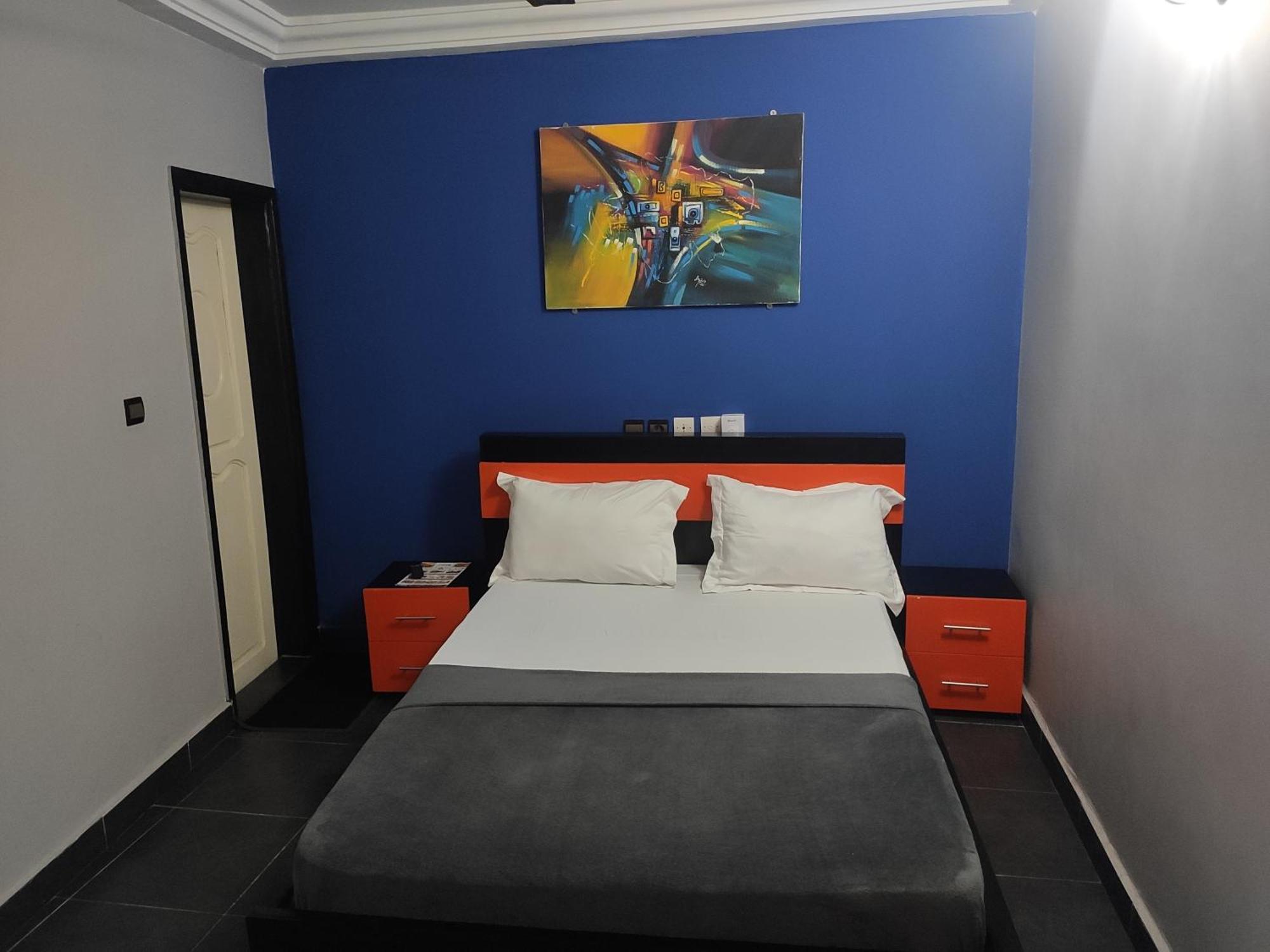 Royal Blue Guest House & Bar 洛美 外观 照片